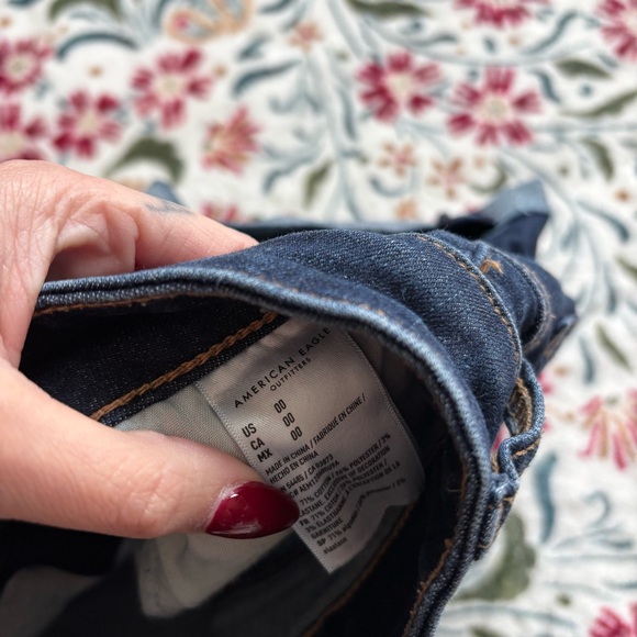 AE Distressed High Rise Shortie - Picture 5 of 5